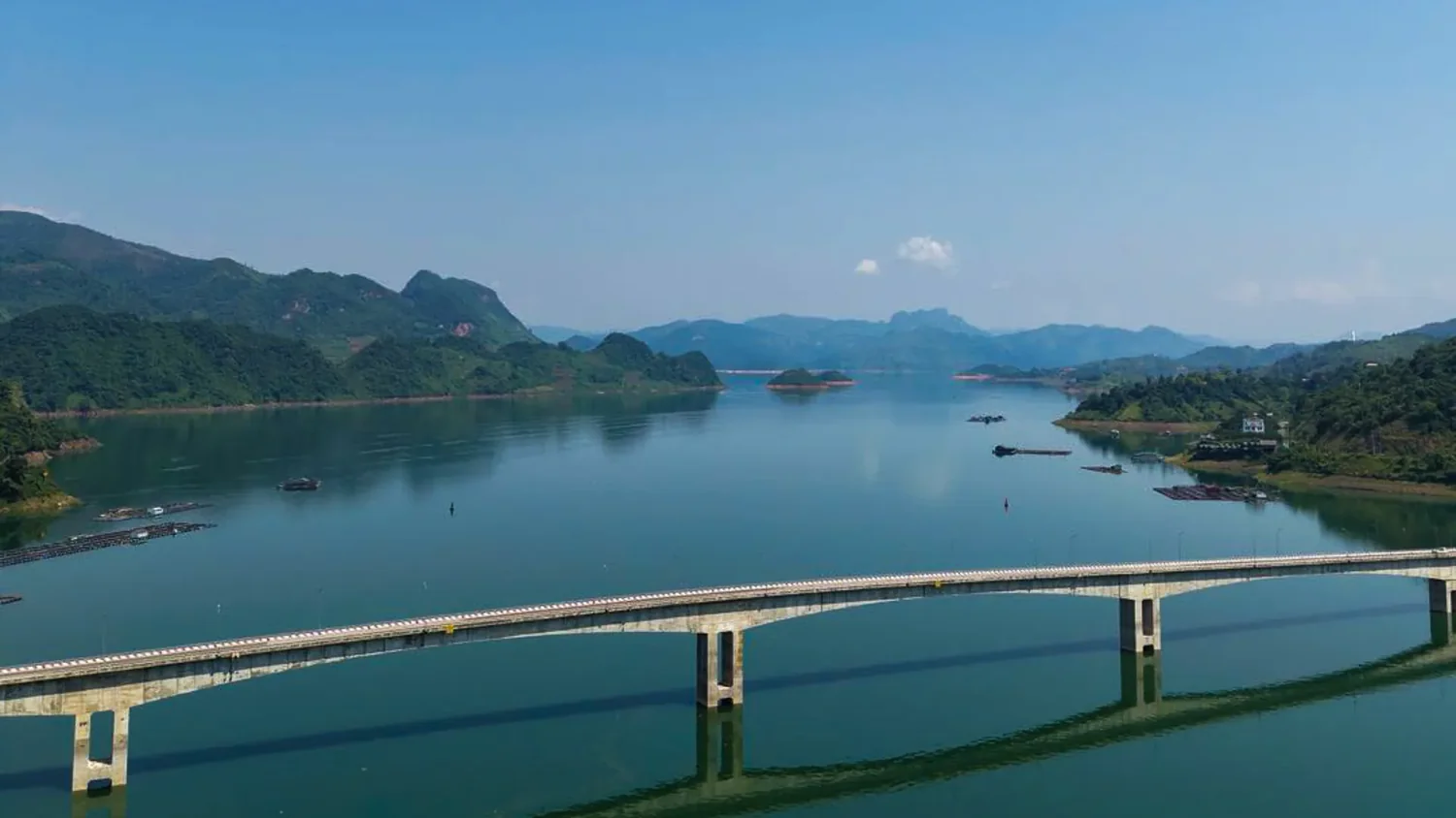 Long bridge crossing the Da River reservoir on the way into Mường Lay, Lai Châu