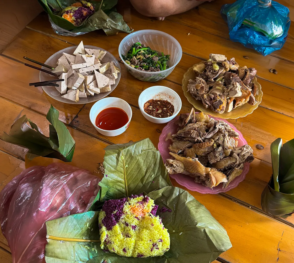 Lunch served in the forest — local dishes and sticky rice